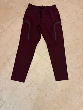 Men’s Burgundy Under Armour Fitted Joggers Size Large New With Tags